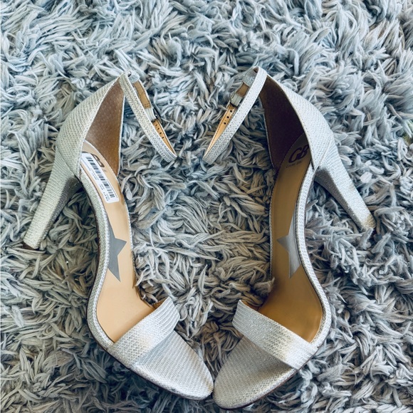 Gianna Bini Silver Sparkle open toe heels with buckle straps - Picture 3 of 5